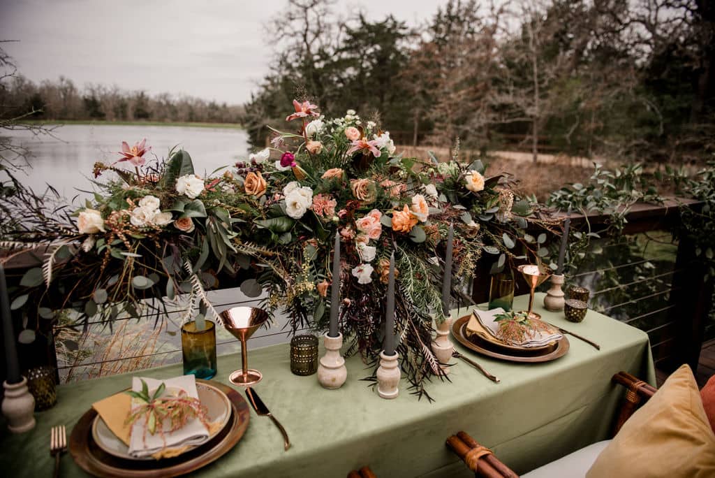 Urban rubbish designed the floral arrangements with a mixture of Texas seasonal florals for the event details